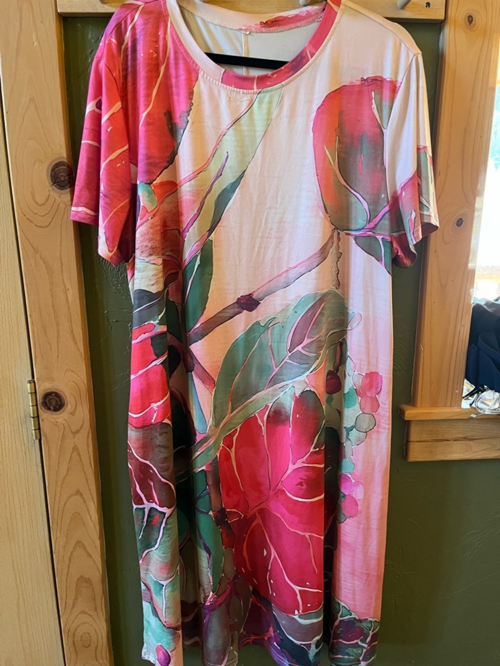 Vibrant Pink Floral dress - Picture 2 of 2